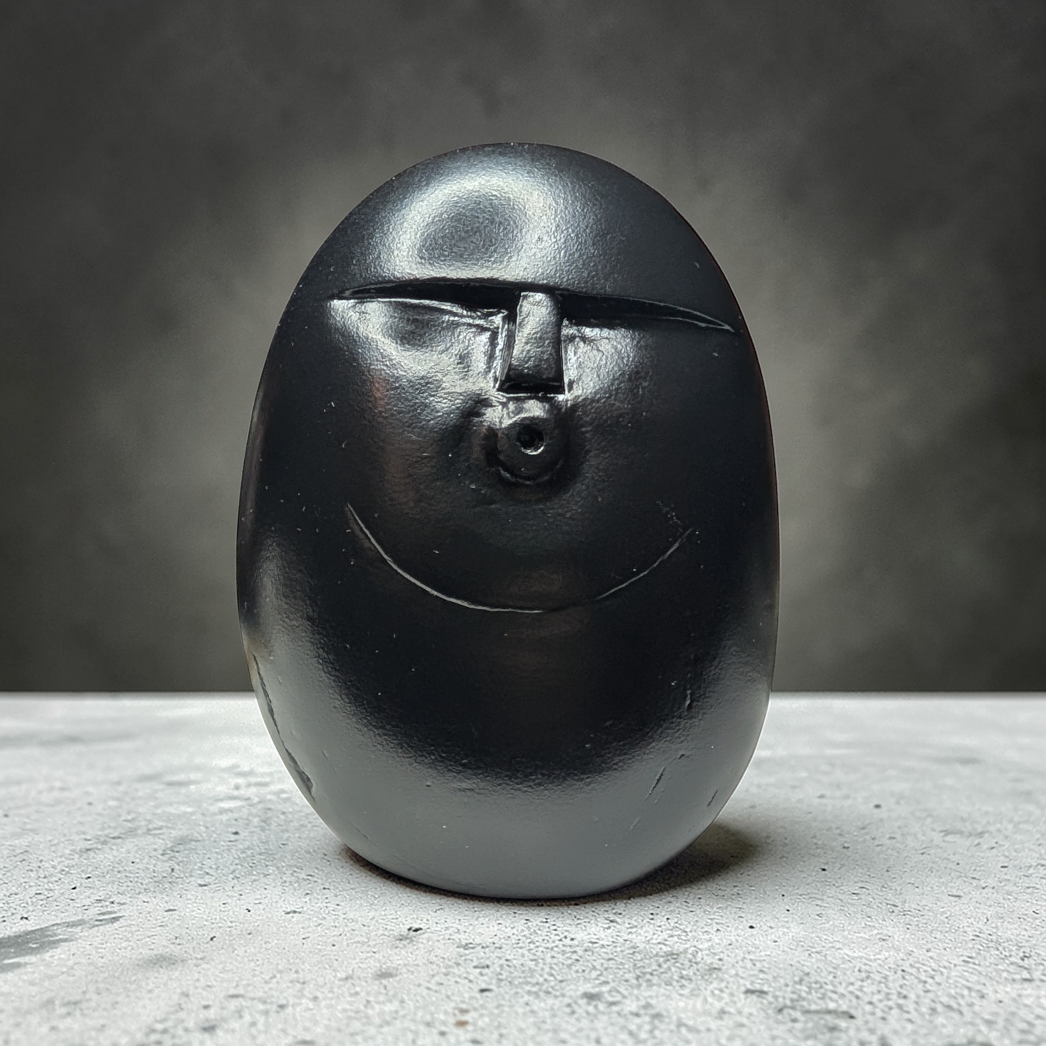 Funny Stone Face Sculpture – Hand Carved Black Pebble Art – Unique Desk Companion – Modern Minimalist Stone Ornament